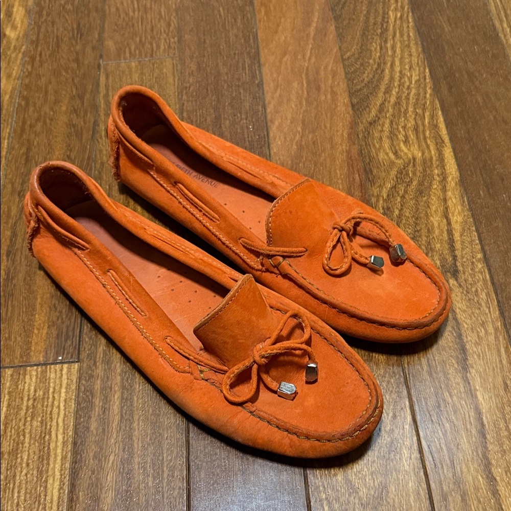 Saks Fifth Avenue Orange driving Moccasin Loafers size 8